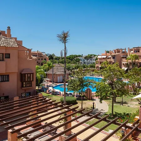 Flamenco Rose Apartment *